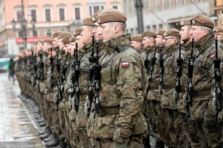 Польща знайшла вже дві країни, які швидше за НАТО нададуть їй військову допомогу при нападі росії