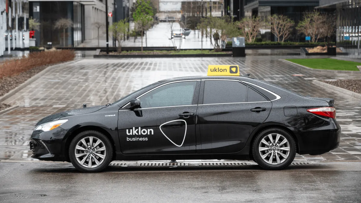 Uklon готує роботаксі в Україні: авто вже тестують у “Борисполі”