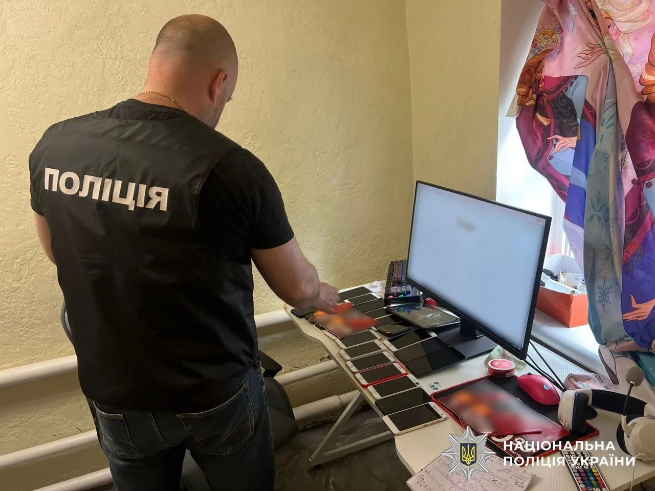 Ukrainian and Latvian law enforcement agencies have uncovered a fraudulent call centre that was arranging loans for Latvian citizens