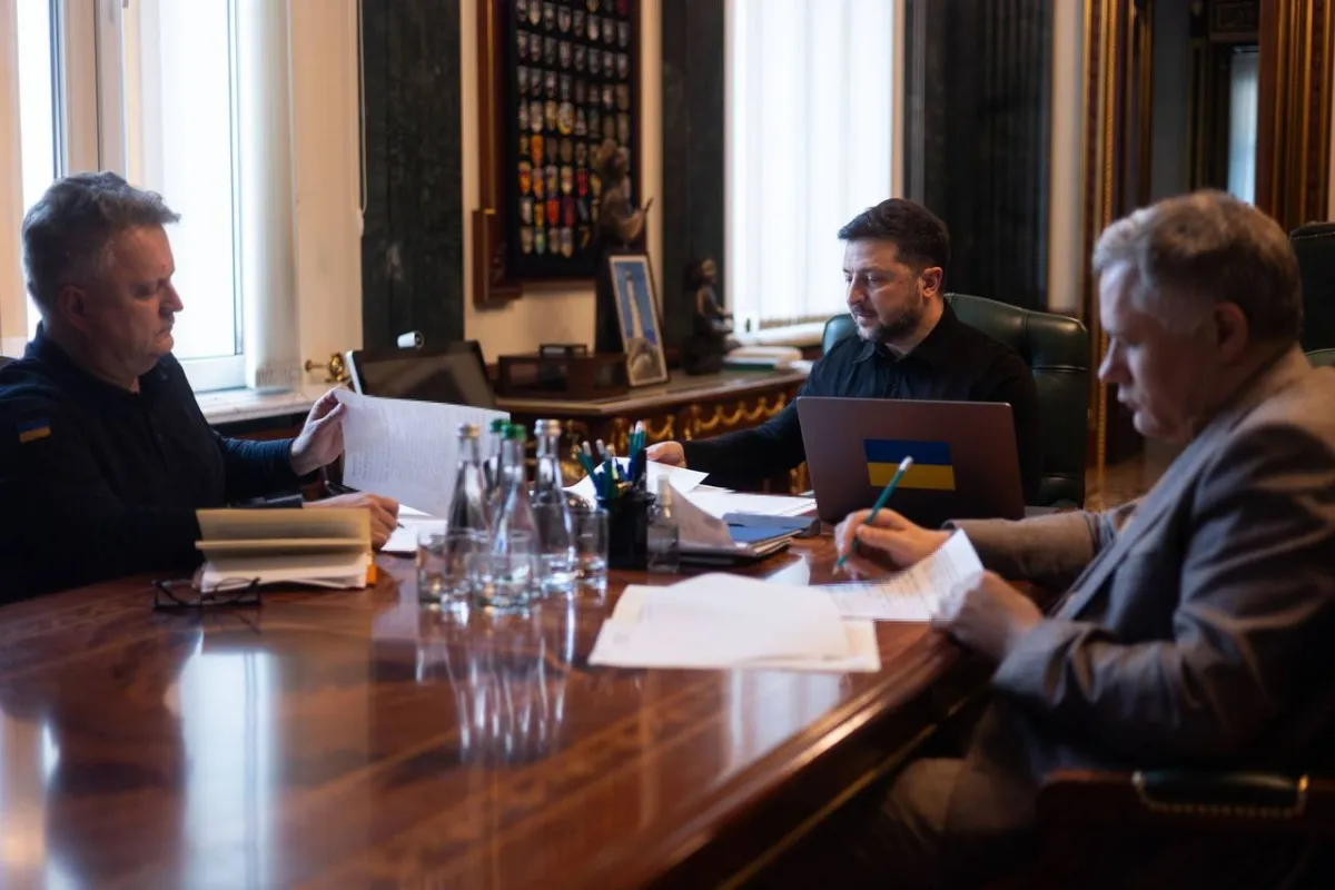 Зеленський обговорив із президентом Румунії наслідки удару РФ по Галацу