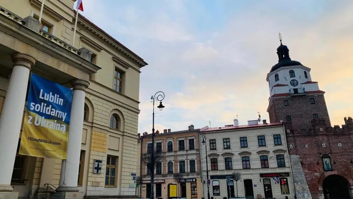 У Любліні з ратуші зняли прапор України через надання підрозділу ССО назви «імені Героїв УПА»