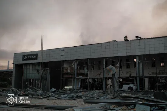 What the Zeekr car showroom looks like following the Russian mass attack on Kyiv (photo)