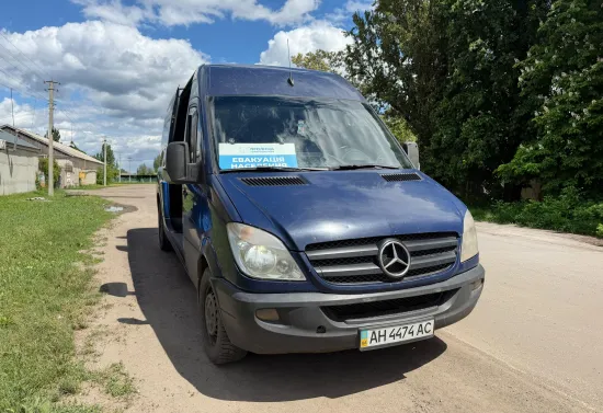 A Russian drone attacked an evacuation vehicle belonging to a humanitarian mission in Druzhkivka
