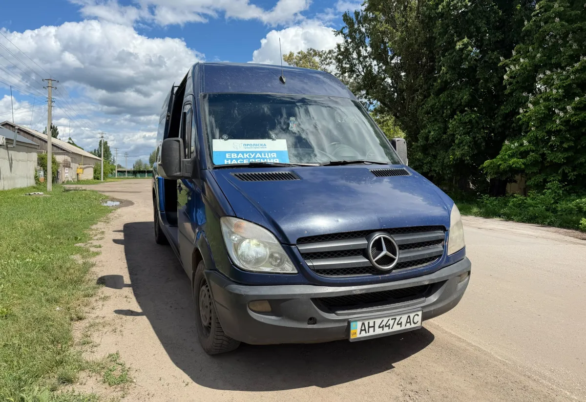 A Russian drone attacked an evacuation vehicle belonging to a humanitarian mission in Druzhkivka