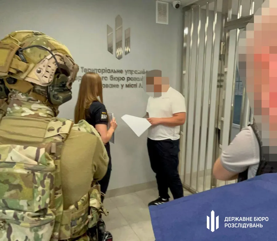 На Закарпатті трьом посадовцям ТЦК повідомили про підозру через незаконне утримання людей та жорстоке поводження