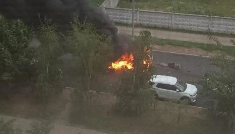 Під Москвою у кварталі для військових підірвали автівку, водій загинув (ВІДЕО)