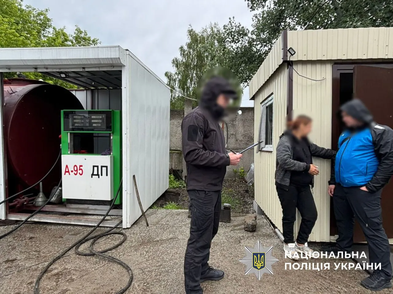 На Київщині викрили масштабну схему виробництва та збуту фальсифікованого пального
