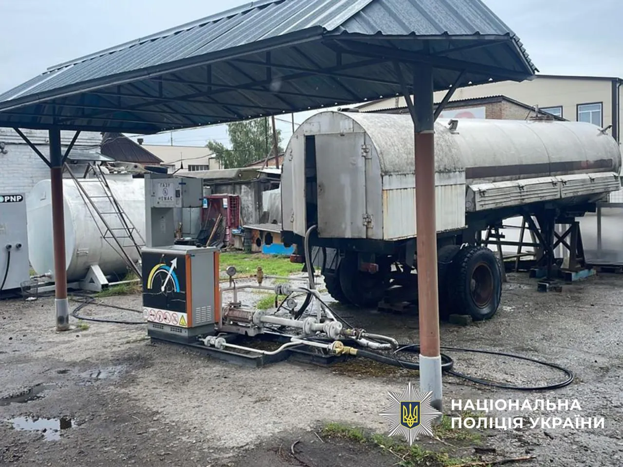На Київщині викрили масштабну схему виробництва та збуту фальсифікованого пального