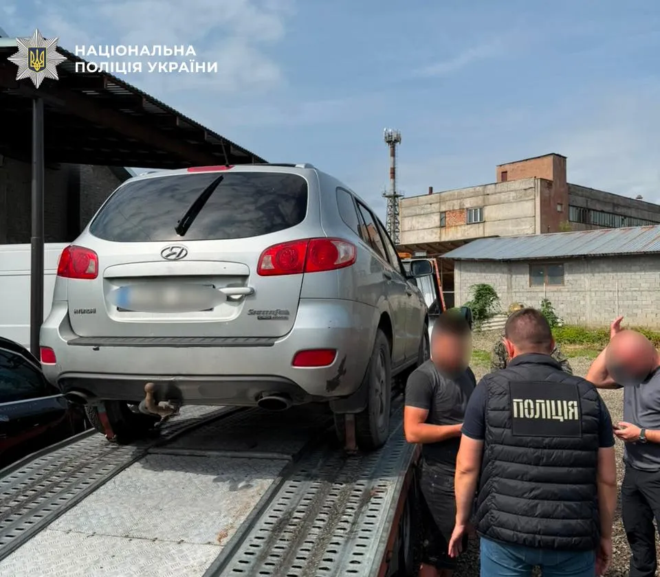 An entrepreneur has been arrested in Zakarpattia on suspicion of selling cars imported for the Ukrainian Armed Forces as humanitarian aid
