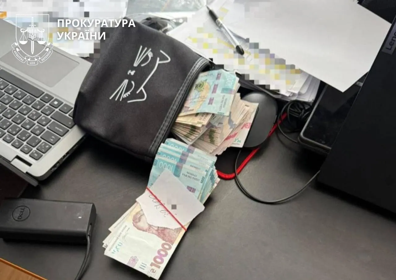 Трьом посадовцям армійського корпусу оголосили підозру у справі про побори з військових