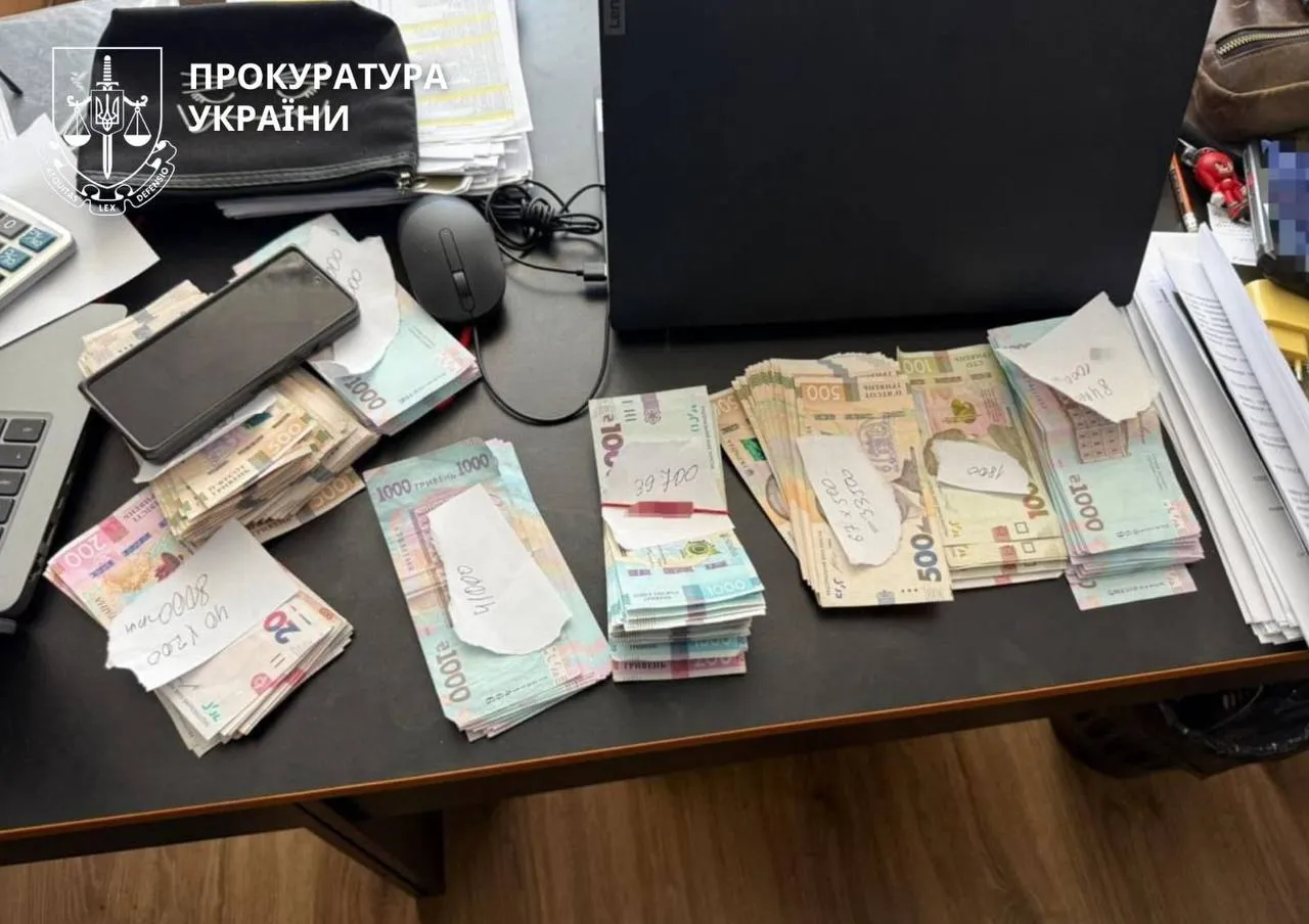 Трьом посадовцям армійського корпусу оголосили підозру у справі про побори з військових