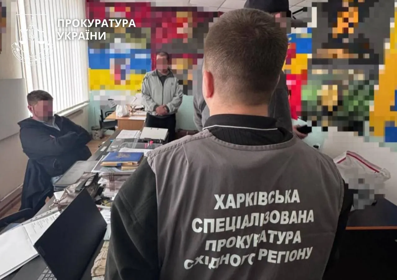 Трьом посадовцям армійського корпусу оголосили підозру у справі про побори з військових