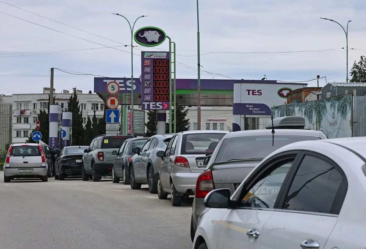 Українські удари пошкодили транспортну інфраструктуру на підступах до Криму та ускладнили постачання пального