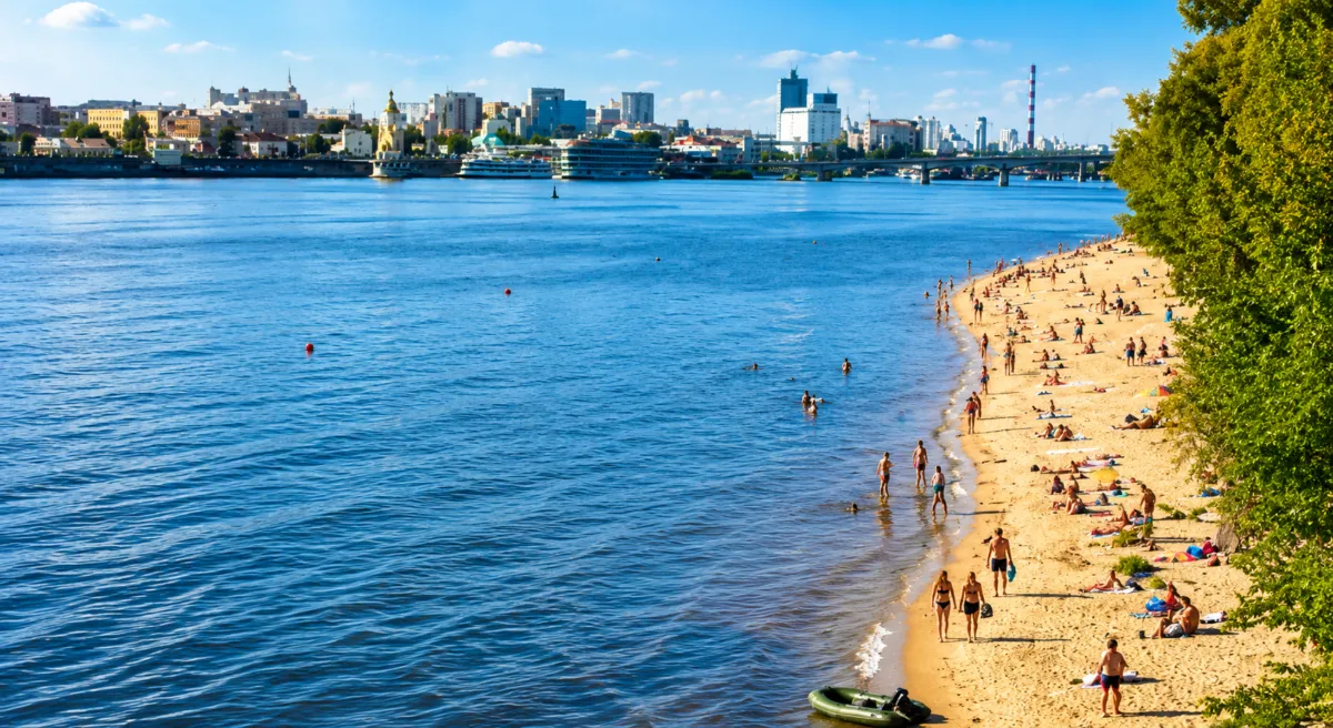 There will be no official beach season in Kyiv this year: here’s why