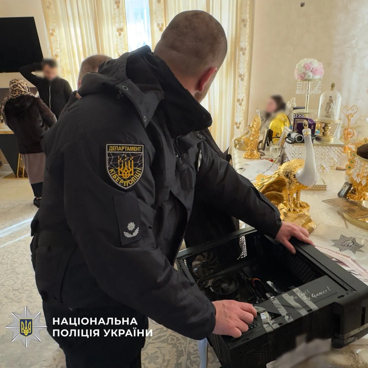 У Києві судитимуть групу псевдоворожок, які виманювали гроші у людей