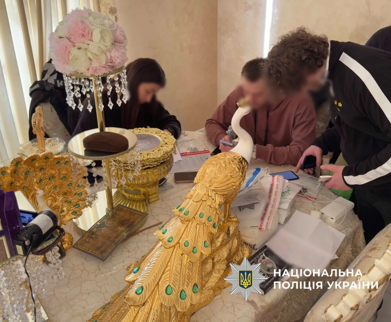 У Києві судитимуть групу псевдоворожок, які виманювали гроші у людей