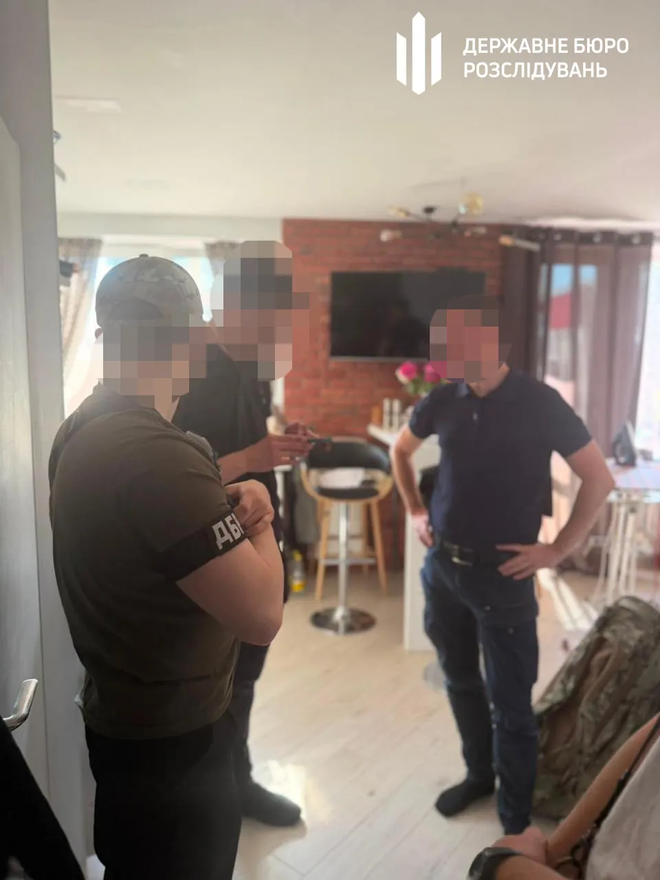 ДБР оголосило нові підозри у справі про закупівлі засобів захисту для ЗСУ