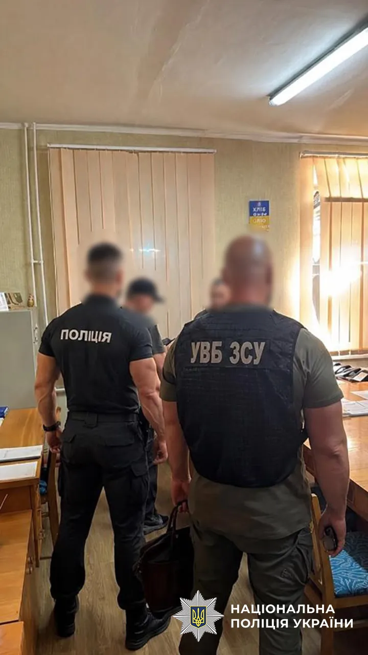 A local government official and a councillor have been arrested in the Kyiv region on suspicion of involvement in a booking scam