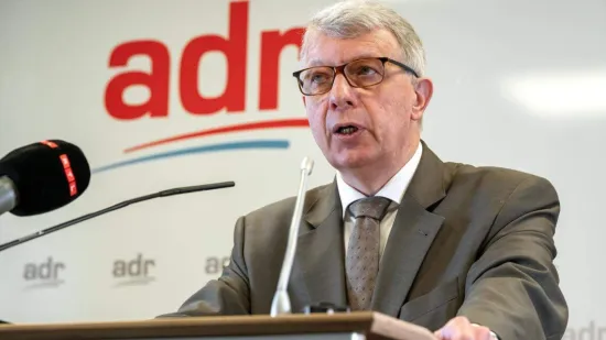 The European Parliament is to investigate an MEP over his contacts with Russia