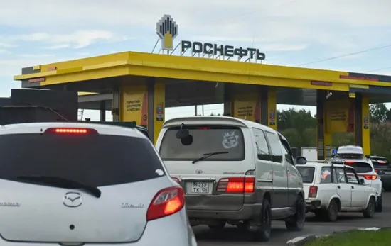 У росії, схоже, кожна четверта заправка має обмеження на продаж бензину — РосЗМІ