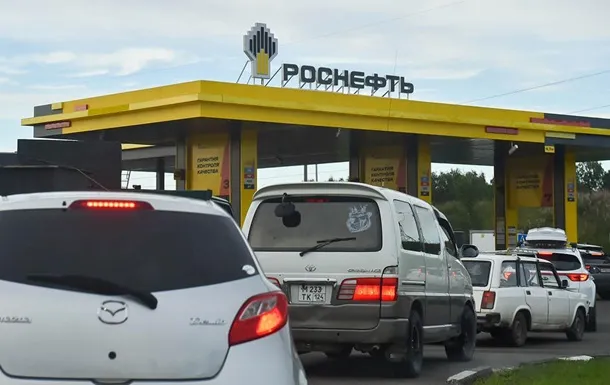 У росії, схоже, кожна четверта заправка має обмеження на продаж бензину — РосЗМІ