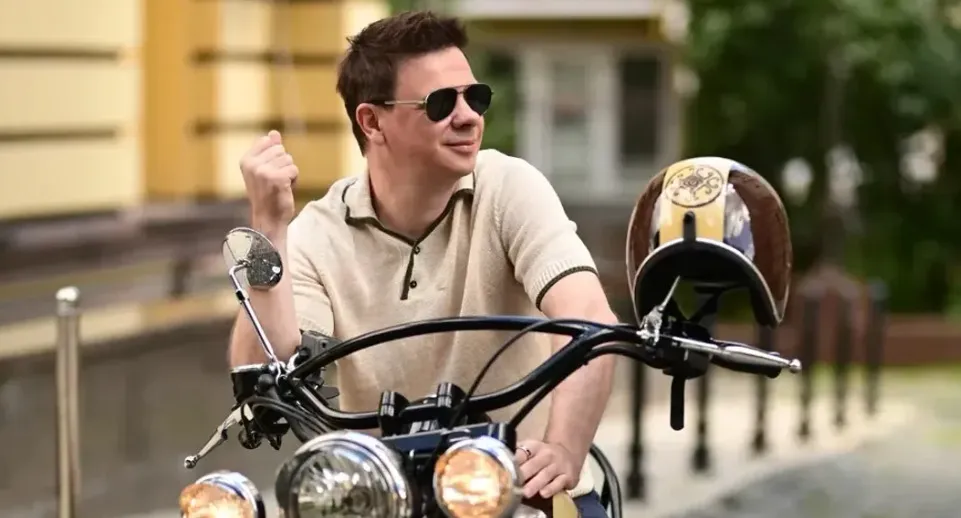 Dmytro Komarov celebrates his 43rd birthday: what the presenter looks like now