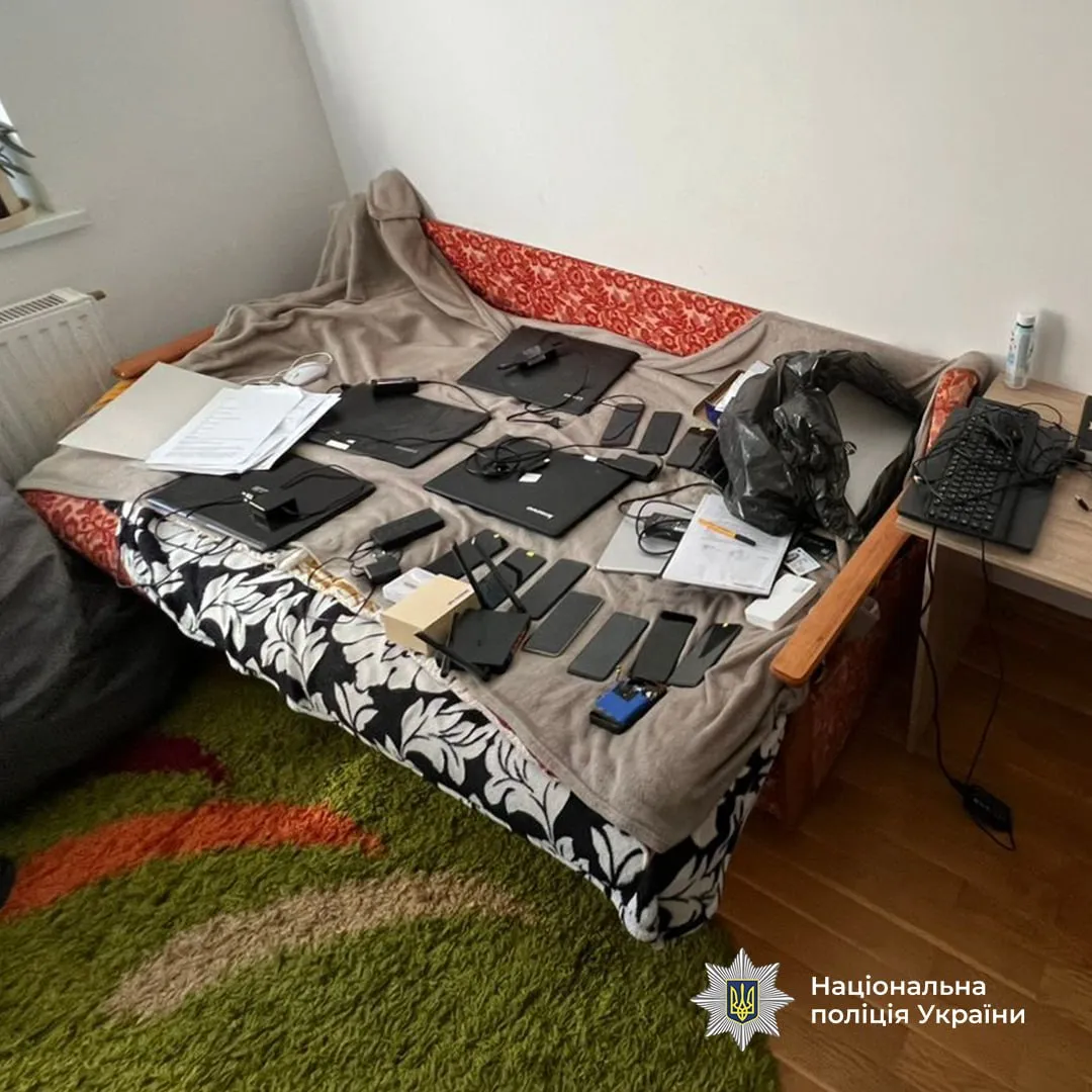 У Чернівцях судитимуть вісьмох фігурантів справи про міжнародний шахрайський call-центр