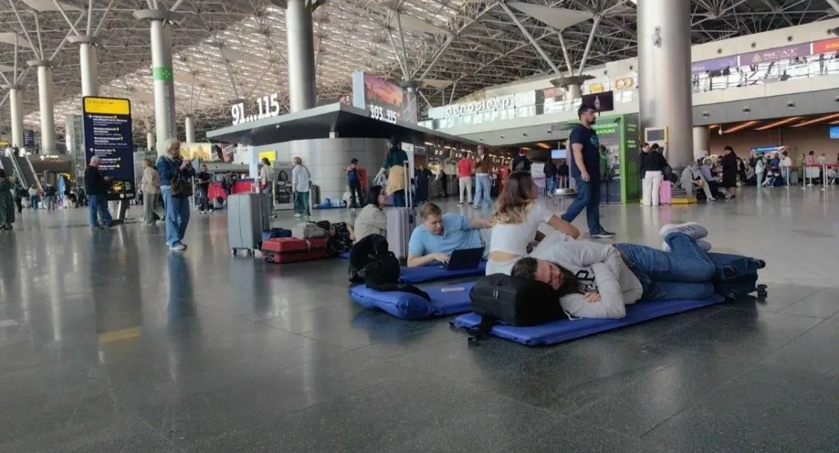 У московських аеропортах скасували понад 500 рейсів після атаки безпілотників