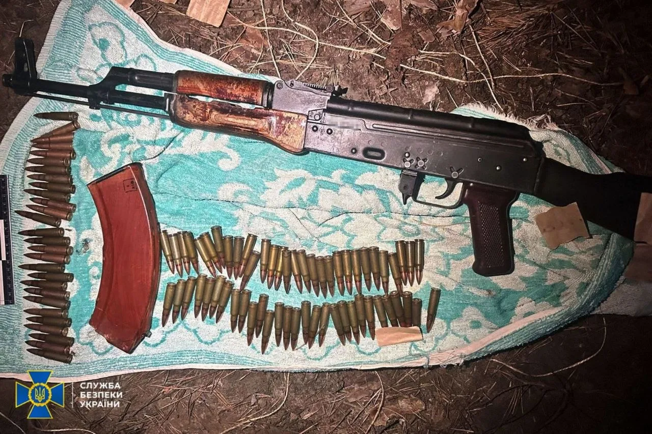 СБУ, ДБР та Нацполіція викрили чотири канали незаконного продажу зброї в Україні