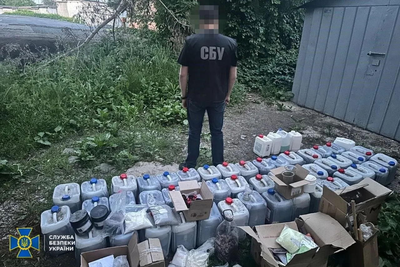 СБУ, ДБР та Нацполіція викрили чотири канали незаконного продажу зброї в Україні