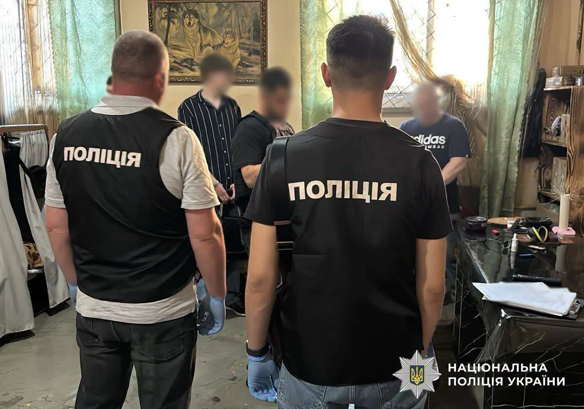 An extortion ring operating in a prison in Zhytomyr and run by prisoners serving life sentences has been uncovered