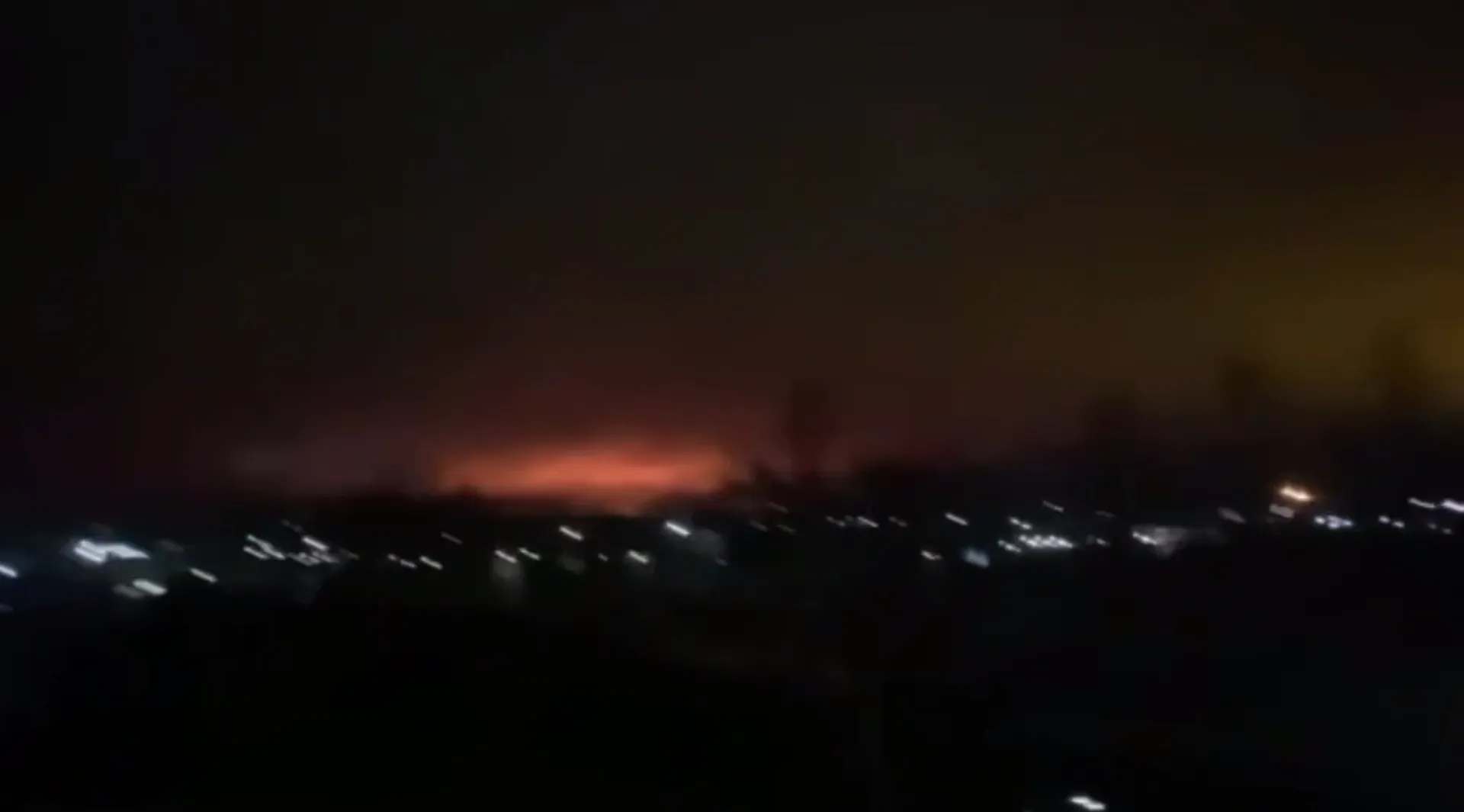 У Великому Новгороді дрони атакували хімзавод Акрон і спричинили масштабну пожежу