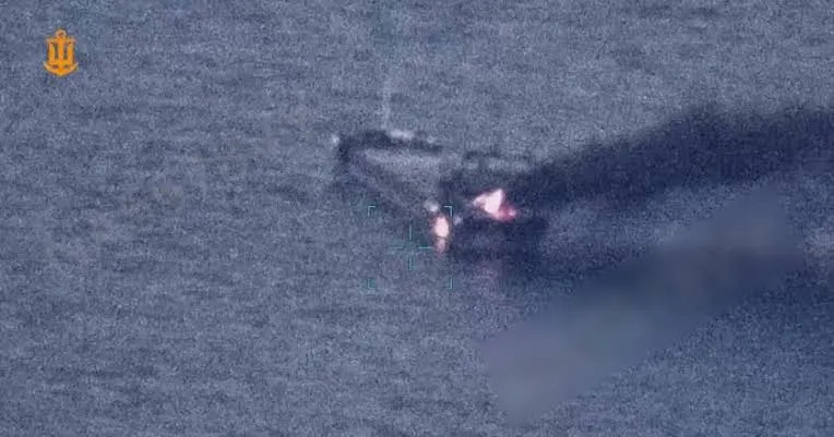 Росіяни вдарили по іноземних суднах у морі, ВМС України евакуювали людей: є жертва