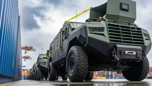 Канада доставляє броньовані автомобілі Roshel для України