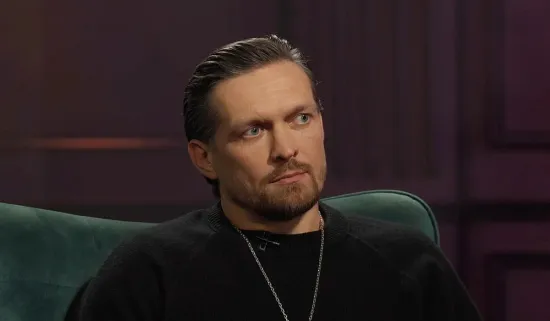 Усик відмовився від усіх чемпіонських поясів