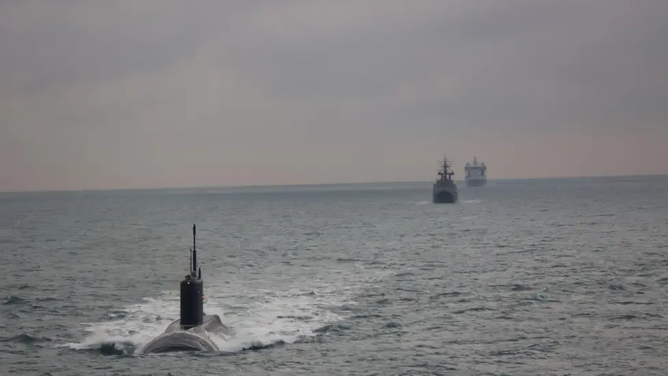 British Navy tracks Russian submarine in the English Channel