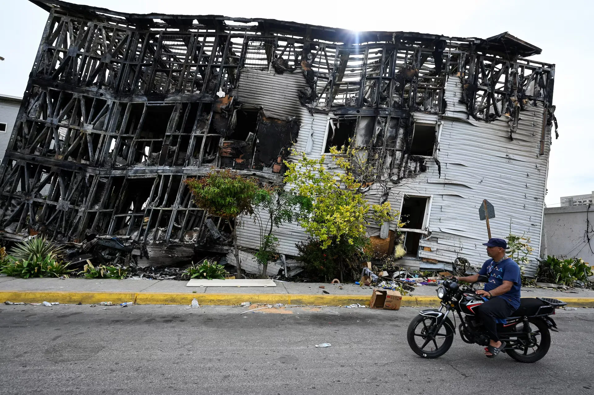 The death toll from the earthquakes in Venezuela has risen to nearly 1,500