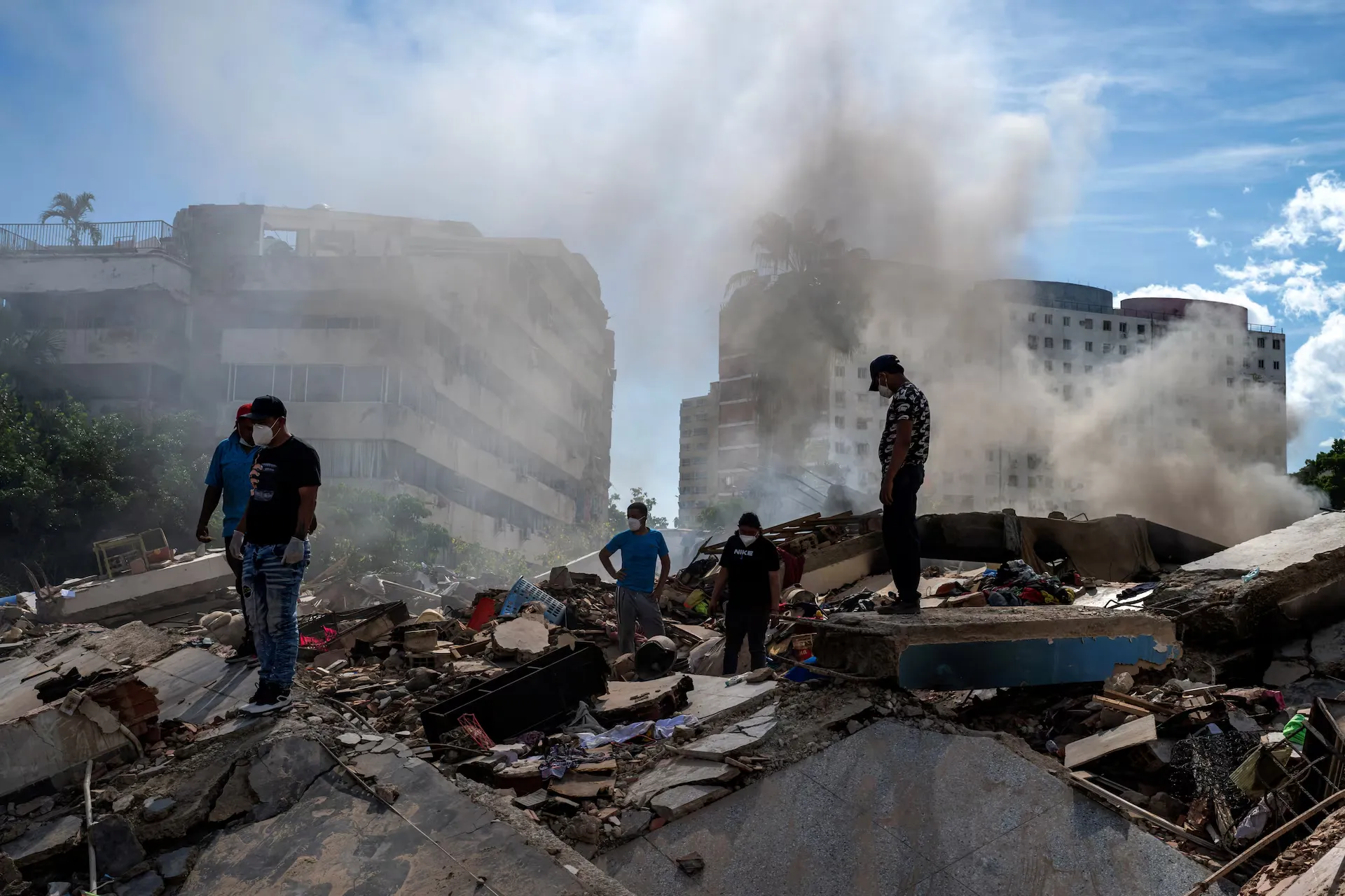 The death toll from the earthquakes in Venezuela has risen to nearly 1,500