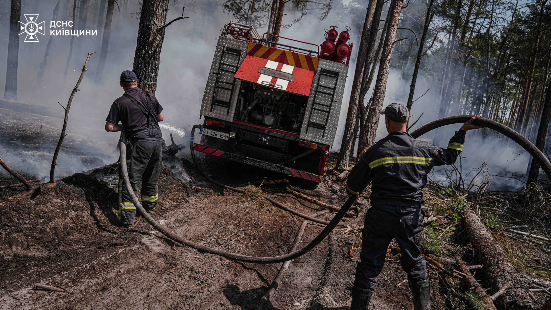 У Чорнобильській зоні відчуження триває ліквідація масштабної лісової пожежі (ВІДЕО)