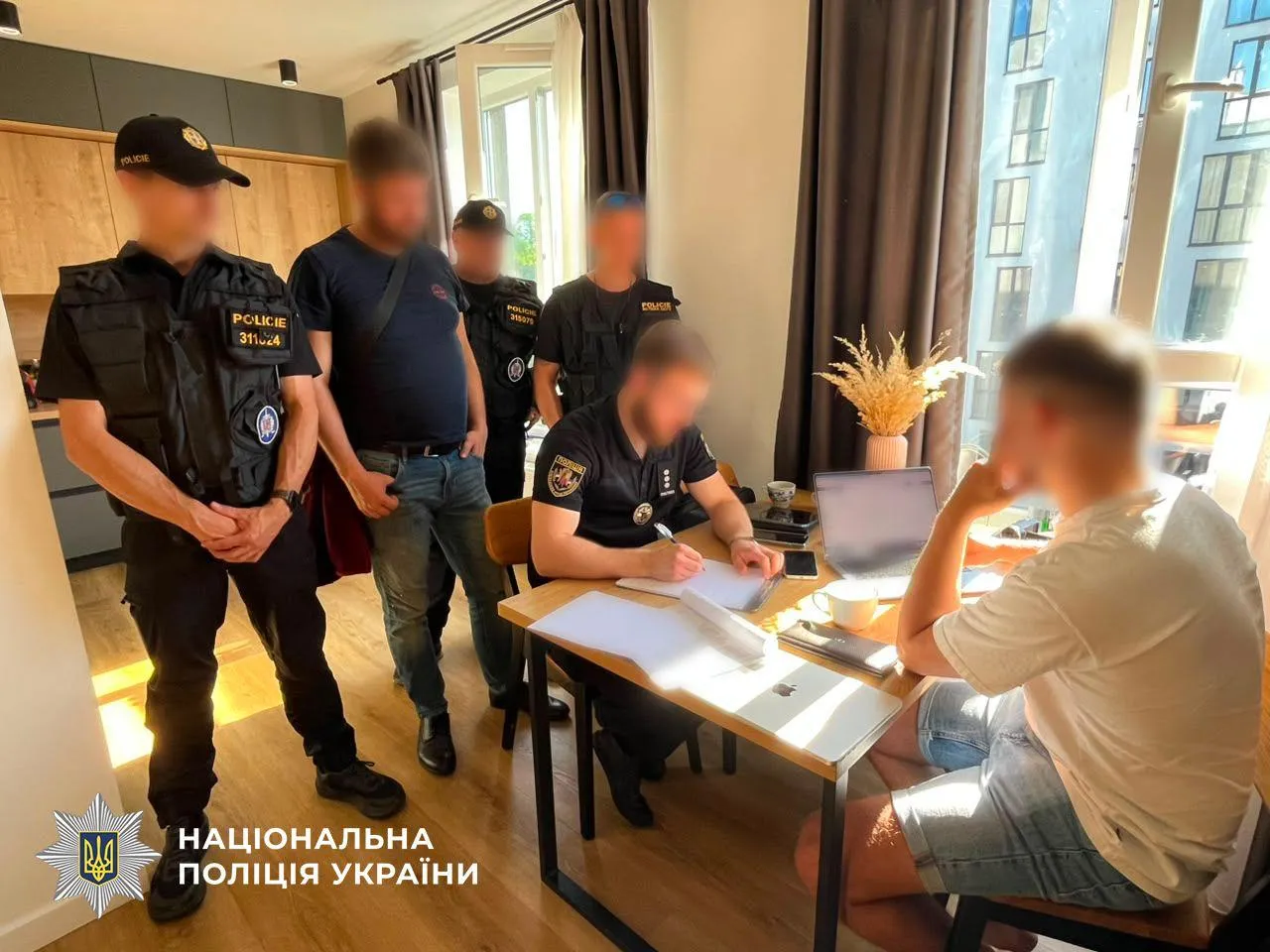 Поліція викрила схему псевдоінвестування з жертвами серед громадян Чехії