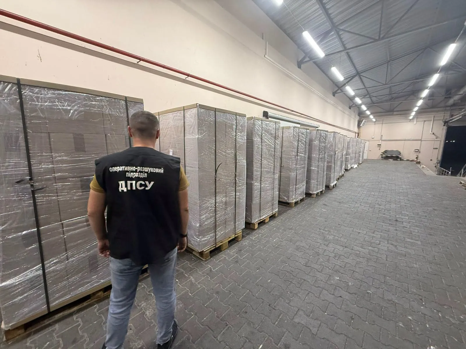 Прикордонники викрили контрабанду сигарет майже на 20 млн гривень на кордоні з Румунією (ВІДЕО)