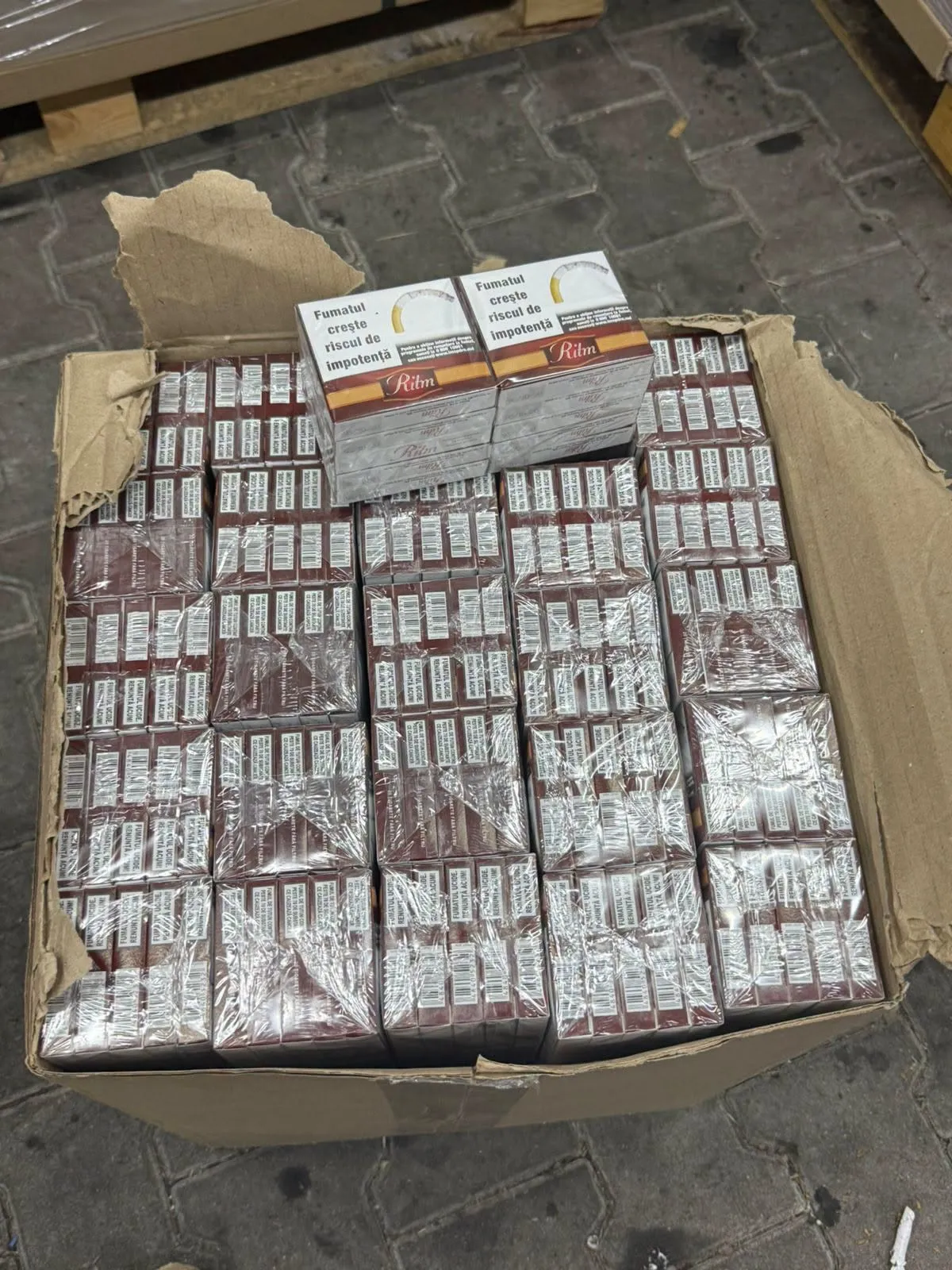 Прикордонники викрили контрабанду сигарет майже на 20 млн гривень на кордоні з Румунією (ВІДЕО)
