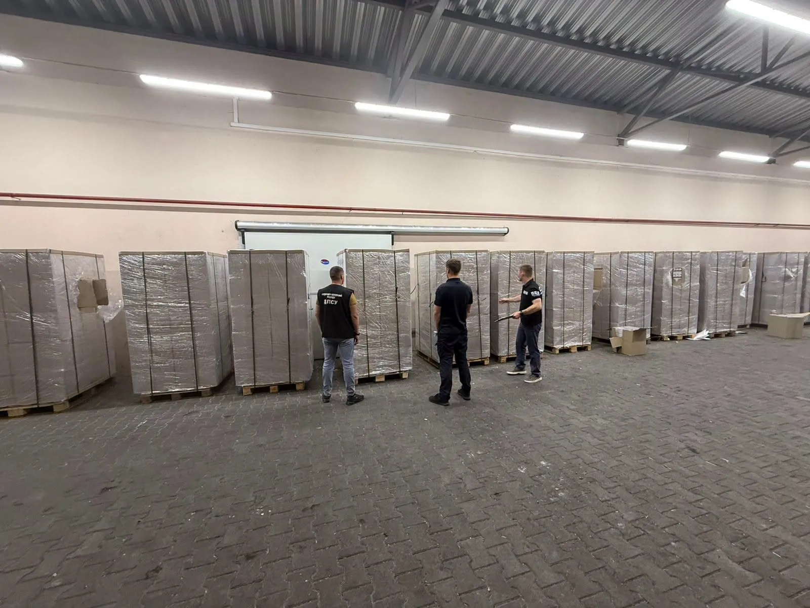 Прикордонники викрили контрабанду сигарет майже на 20 млн гривень на кордоні з Румунією (ВІДЕО)