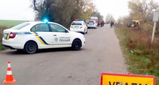 У ДТП на Миколаївщині загинув полейський та чоловік у СЗЧ, якого везли на судове засідання, є травмовані правоохоронці