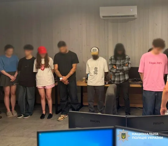У Києві викрили шахрайський кол-центр, який ошукав громадян США на понад 500 тисяч доларів