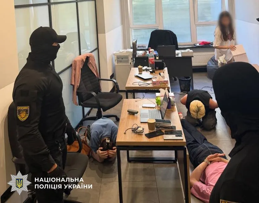 У Києві викрили шахрайський кол-центр, який ошукав громадян США на понад 500 тисяч доларів