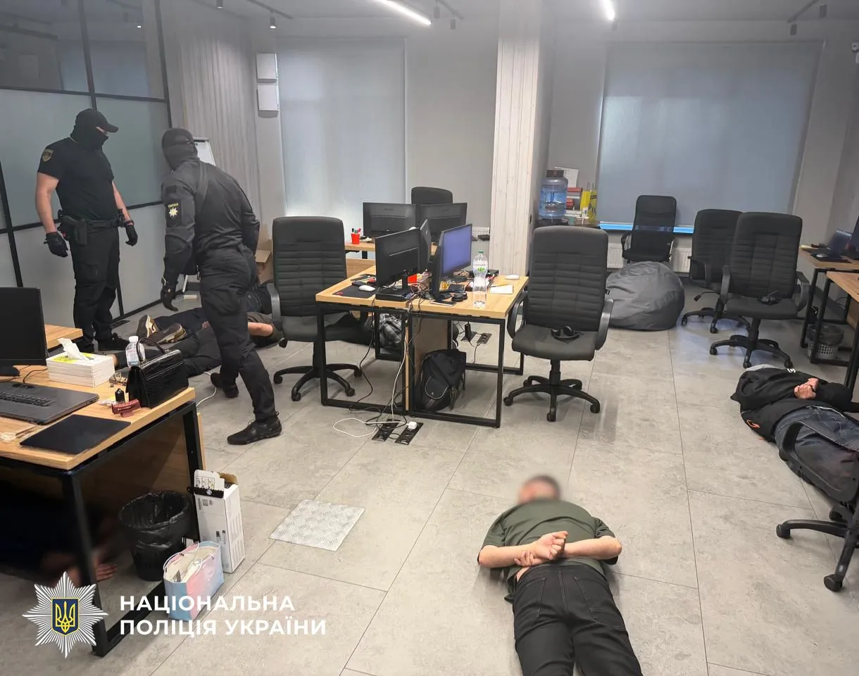 У Києві викрили шахрайський кол-центр, який ошукав громадян США на понад 500 тисяч доларів