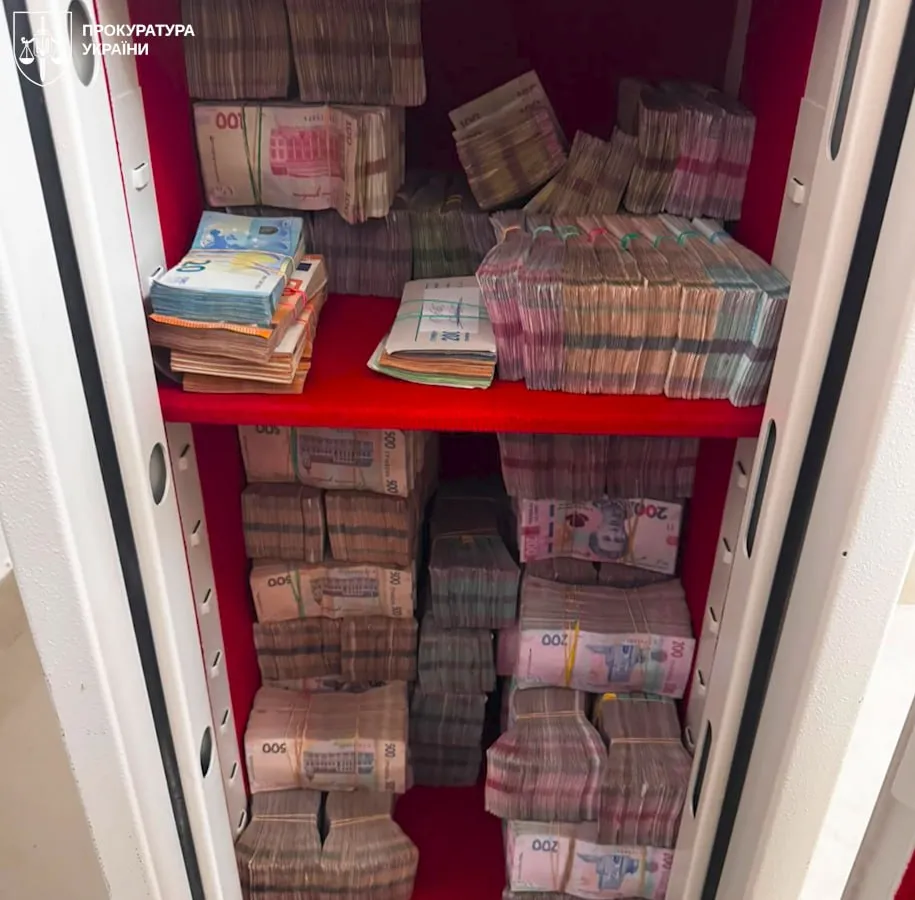 Нацполіція викрила мережу нелегальних криптообмінників, які ошукали клієнтів по всій Україні