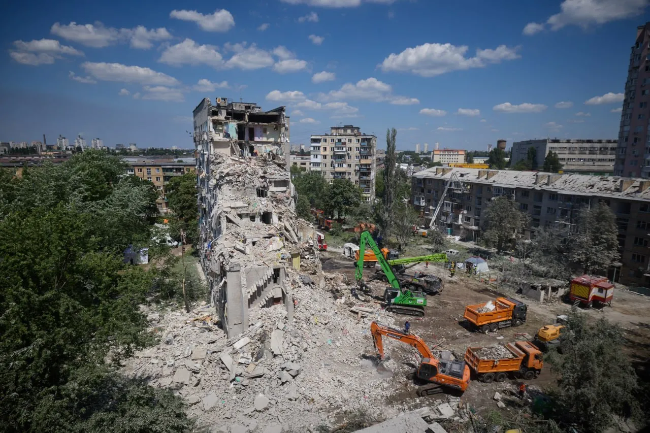 Кількість загиблих у Києві після масованої атаки РФ зросла до 30, ще майже 100 осіб дістали поранення
