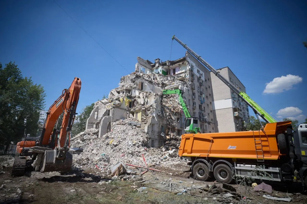 Кількість загиблих у Києві після масованої атаки РФ зросла до 30, ще майже 100 осіб дістали поранення
